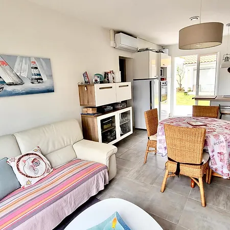 Holiday home Maison Renovee 2 Chambres, Jardin Clos, A 600m De La - Wifi - Fr-1-231-339