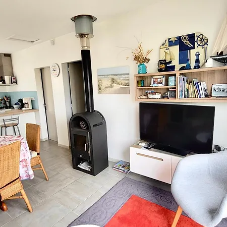 Holiday home Maison Renovee 2 Chambres, Jardin Clos, A 600m De La - Wifi - Fr-1-231-339
