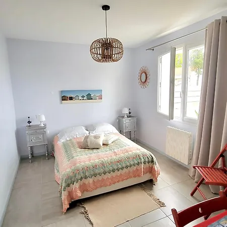Holiday home Maison Renovee 2 Chambres, Jardin Clos, A 600m De La - Wifi - Fr-1-231-339 *
