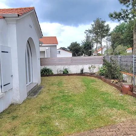 Holiday home Maison Renovee 2 Chambres, Jardin Clos, A 600m De La - Wifi - Fr-1-231-339 *
