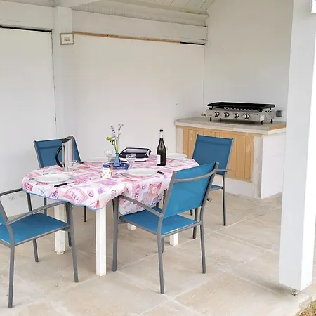Holiday home Maison Renovee 2 Chambres, Jardin Clos, A 600m De La - Wifi - Fr-1-231-339 *