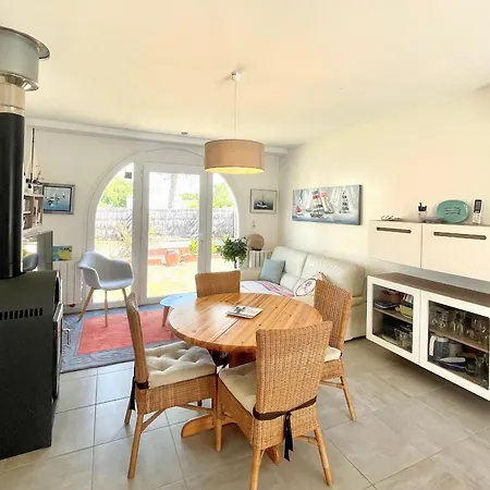 Ferienhaus Maison Renovee 2 Chambres, Jardin Clos, A 600m De La - Wifi - Fr-1-231-339